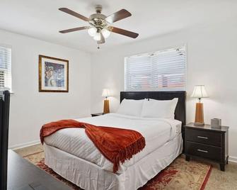 Nola (2bd) Vacation Hub - Metairie - Bedroom