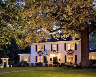A Williamsburg White House Inn - וויליאמסברג - בניין