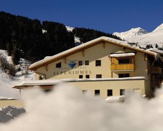 Hotel Garni Alpenjuwel - Serfaus - Building