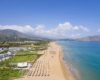 Vantaris Palace - Kavros - Pláž