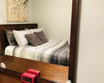 Sublime Guest Suite w/ Private Entry - Roswell - Bedroom