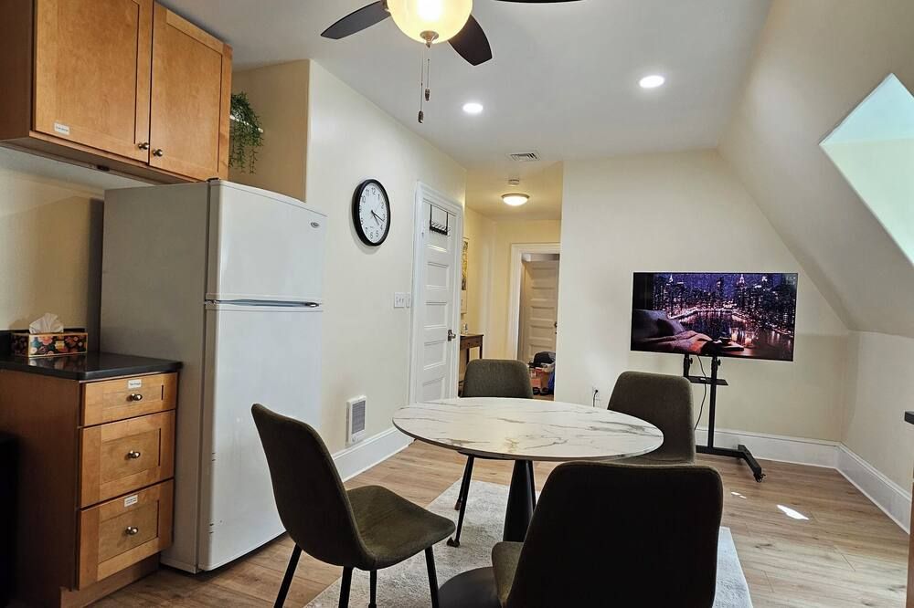 Most loved by repeat guests, ready for your remote & long-term stay! - קיימברידג' - חדר אוכל