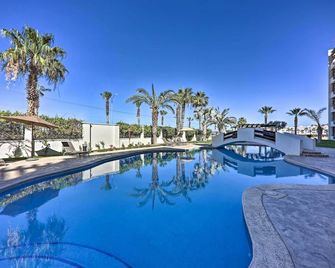 Walk to Beach Modern Cabo Condo with Balcony! - Cabo San Lucas - Piscina