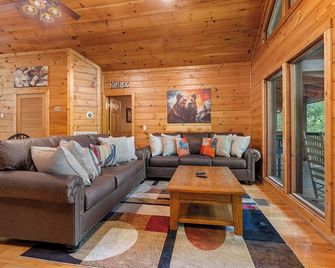 Hickory Hollow Lodge cabin - Townsend - Living room