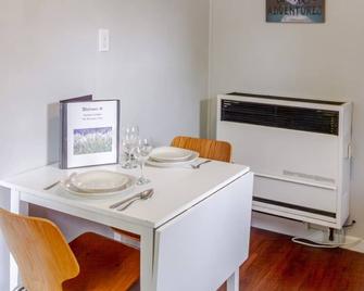 Westlake Demorestville Cottage - Wellington - Essbereich