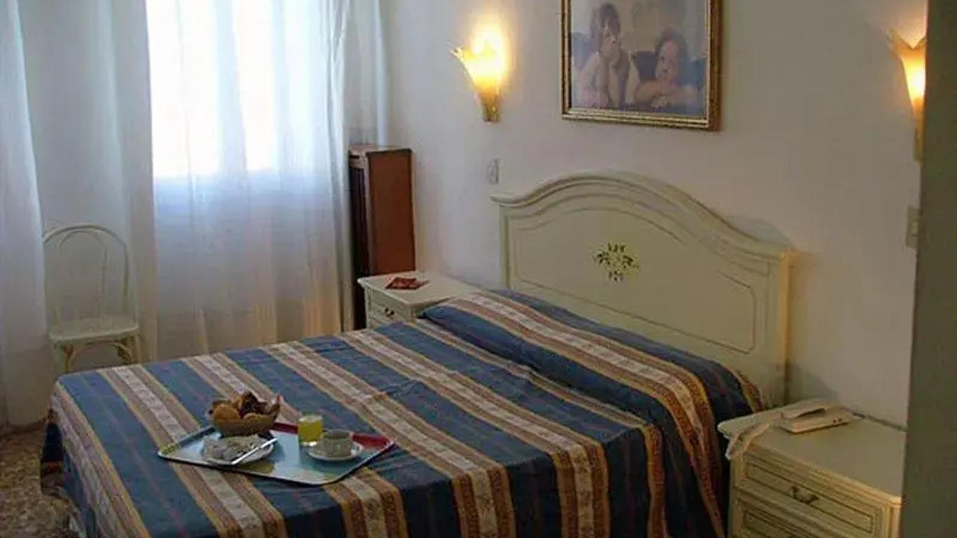 Hotel Airone