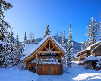 Huge luxury home at KHMR. Brand new Sauna, hot tub - Golden - Bâtiment