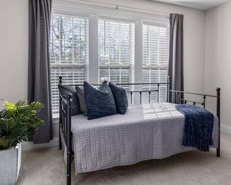 The Cloverleaf - Near Downtown Cary & Rdu - Cary - Bedroom