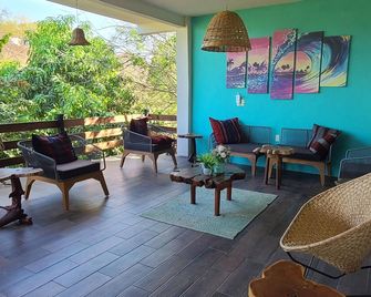 Mar de Fondo - Puerto Escondido