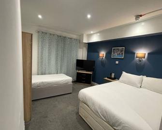 The Snyed Arms Hotel - Stoke-on-Trent - Schlafzimmer