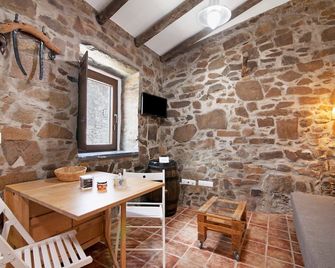 Country House 'Burro' with Mountain View, Wi-Fi and Air Conditioning - Alcoutim - Sala de jantar