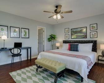 5min drive to AN Golf Club l Pet-Friendly l Big Backyard, BBQ & Fun Activities - Augusta - Bedroom