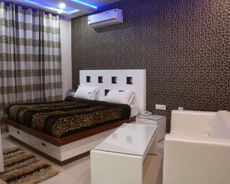 Hotel Gst Grand Plaza - Kurali - Habitación