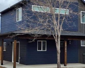 Style and comfort in Helena! Easy access to any part of Helena. No cleaning fees - Helena - Building