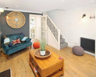 Chester City Centre Town House - Chester - Living room