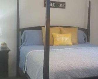 Comfy1-bedroom 1-bath with WiFi and Cable TV in lovely Angleton - Angleton - Bedroom