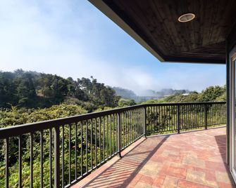 Holiday Inn Express Fort Bragg By IHG - Fort Bragg - Parveke