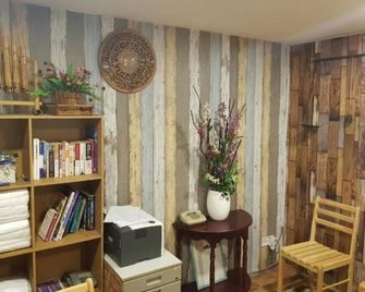 Kl Backpackersat Klia - Sepang - Front desk