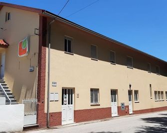 호스페다리아 람피앙 - 페나코바 - 건물