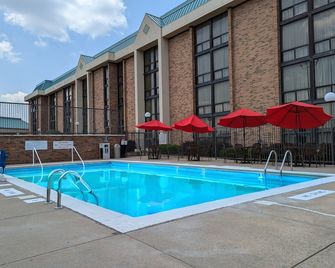 Hotel Lotus Kansas City Stadium - Kansas City - Piscina