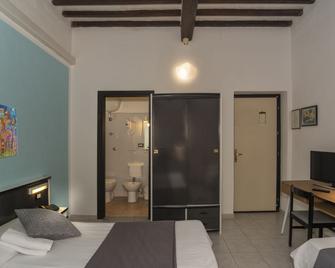 Hotel Amalfitana - Pisa - Bedroom