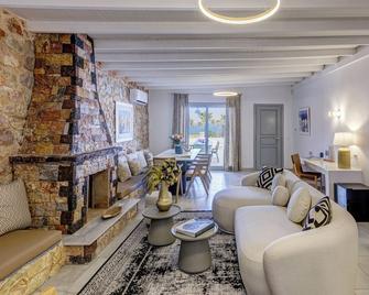Desiterra Resort & Spa - Thera - Living room