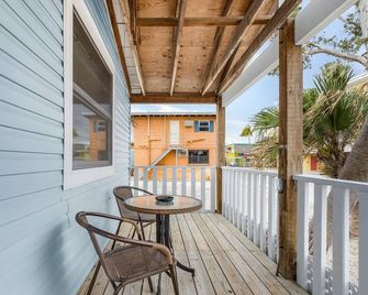 1030 Second Street 1 Bedroom Home by RedAwning - Fort Myers Beach - Balcone