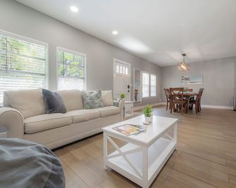 The Pearl Cottage 2b/1r With King And Fast Wifi - Tampa - Salon