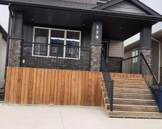 Pineorange Home - Saskatoon - Building