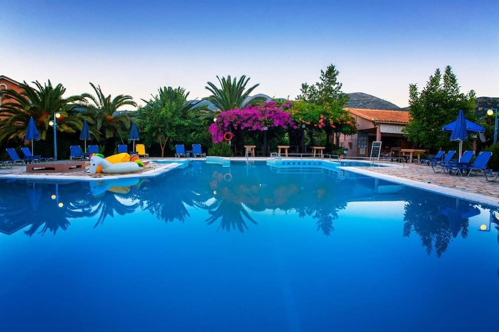 إيفروسيني فيليج