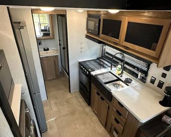 Coyote Crossing Tiny Home - Interior - Cocina