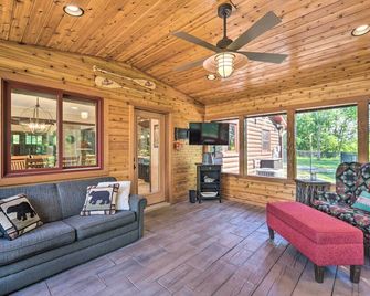 Patio, Views and Hot Tub Quiet Lakeside Cabin - Grantsburg - Sala de estar