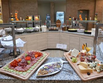 Royal Grand Hotel and Spa - Kavarna - Bufé