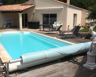 Villa + Heated Pool In Charente Maritime - Breuillet - Piscine