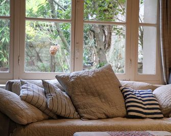 Havre de Paix en Centre Ville, à 5 min du Château ! - Фонтенбло - Вітальня