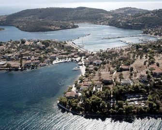 Drymna - Trizonia - Vista del exterior