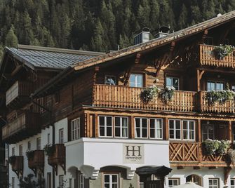 Himmlhof Small Luxury Boutique Hotel - Sankt Anton am Arlberg - Bangunan