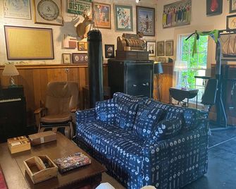 Cozy 1-bedroom cottage with fitness equipment and AC in charming LaGrange - La Grange
