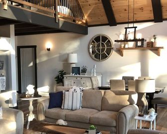 Crystal Clear Lake Water with Spectacular Sandy Beach and Million Dollar Sunsets - Willsboro - Living room