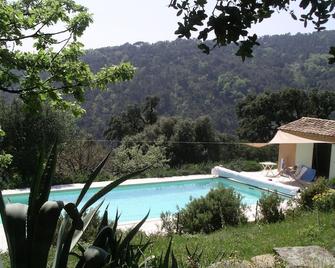 8 people, 4bed, very quiet, east and south facing, heated pool, nature - La Garde-Freinet - Басейн