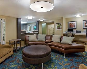 كاندلوود سويتس لويفيل أيربورت بي ايتش جي - لويزفيل (كنتاكي) - غرفة معيشة