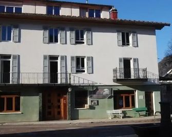 Joly Saint Sauveur - 쌩-끌로드 - 건물