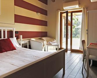 أجريتوريسمو تيرا إي لاجو دي إسيو - باراتيكو - غرفة نوم