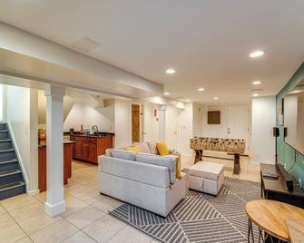 Ossining Vacation Rental Near River, Trails And Mta! - Ossining - Living room