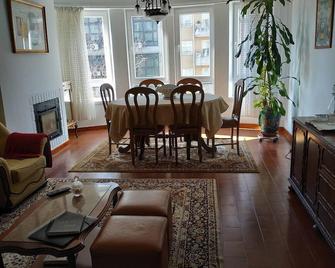 House4U - Vila Nova de Gaia - Jídelna