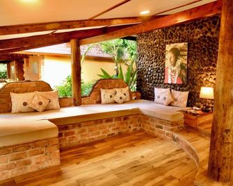 Pink Flamingo Boutique Hotel - Moshi - Obývací pokoj