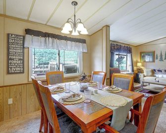 Rural Home Close to Hot Springs & 4 Ski Resorts - New Castle - Comedor