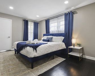 Charming Retreat in the Heart of Des Plaines by RedAwning - Des Plaines - Bedroom
