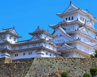 Toyoko Inn Himeji-eki Shinkansen Kita-guchi - Himeji - Gebäude