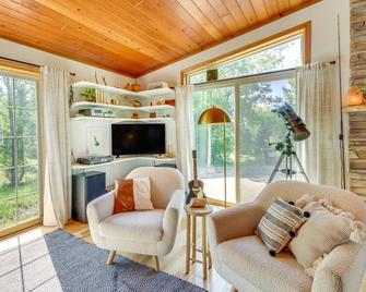 Pet-Friendly Richville Vacation Rental with Dock! - Ottertail - Living room